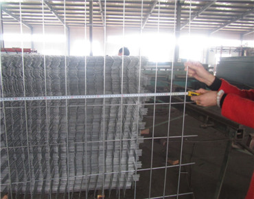 護(hù)欄網(wǎng)片寬度測量